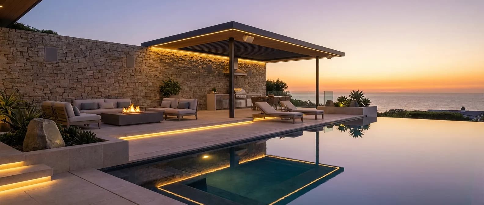 מערכת סאונד חיצונית ליד הבריכה